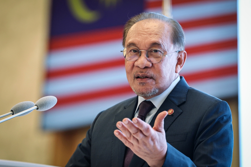 Anwar Thanks Supporters as Parliament Prepares for Tabung Haji Royal Commission Report