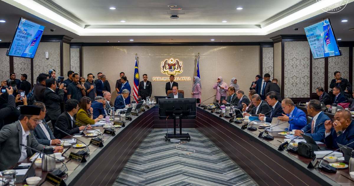PM Anwar Leads Economic Recovery Drive as State Leaders Convene