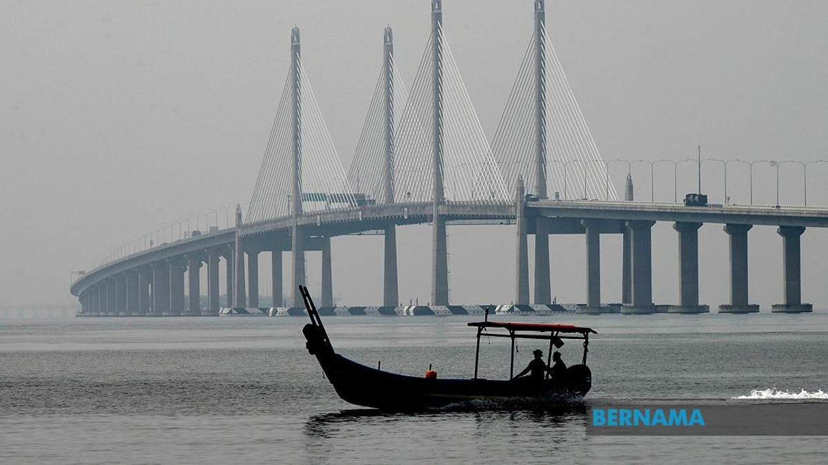Penang Seeks Middle Ground on Fishing Restrictions at Major Bridge Crossings
