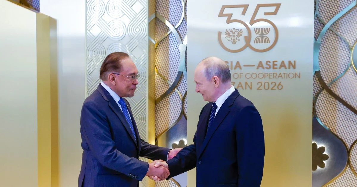 Anwar and Putin Explore Energy Ties and Currency Alternatives in High-Level Talks