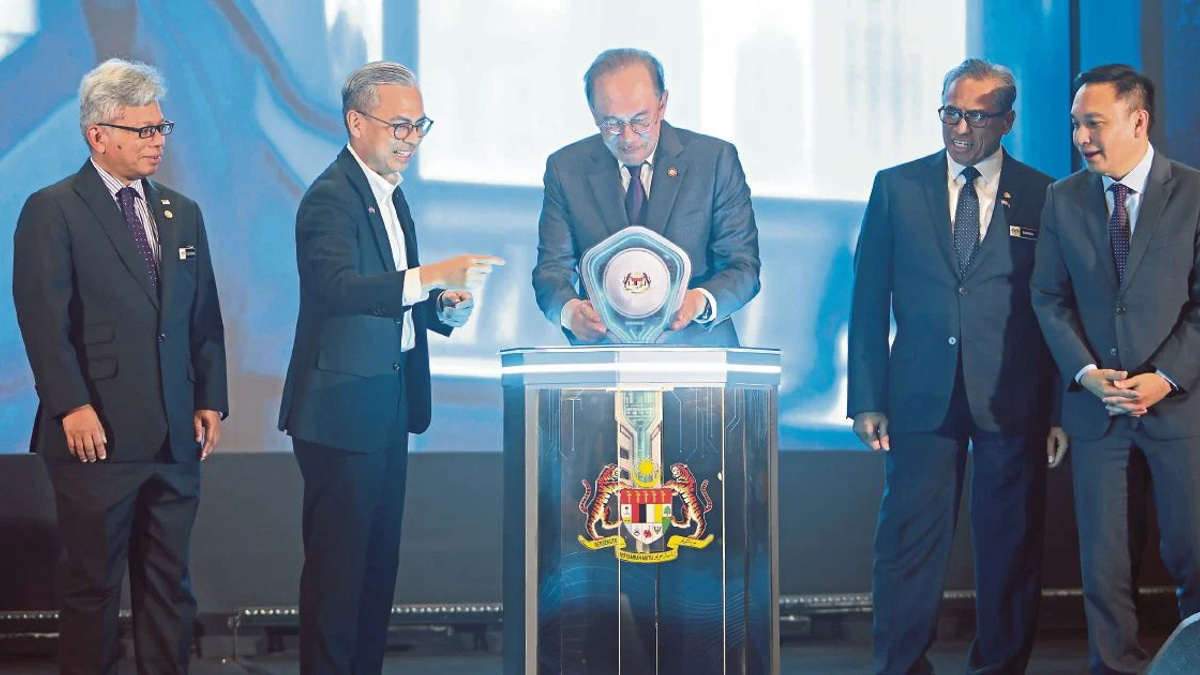 Malaysia Must Fundamentally Rethink Security Strategy as Threats Evolve Beyond Traditional Boundaries, Says Anwar
