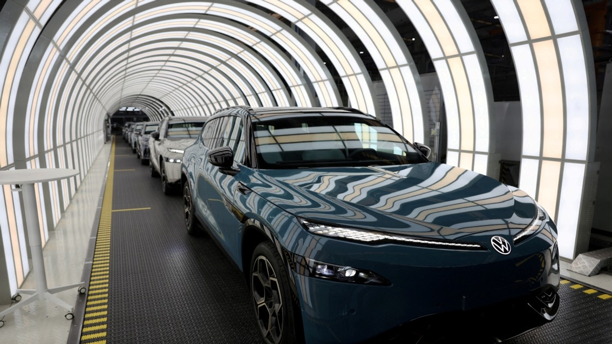 EU Tariffs Reshape EV Supply Chains, Pushing Western Makers Back to European Production