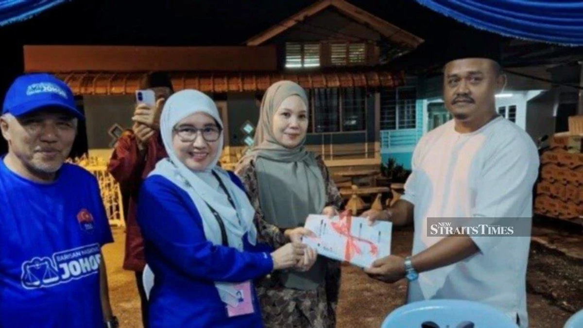200 defectors bolster Umno's Johor campaign as BN prepares for state election