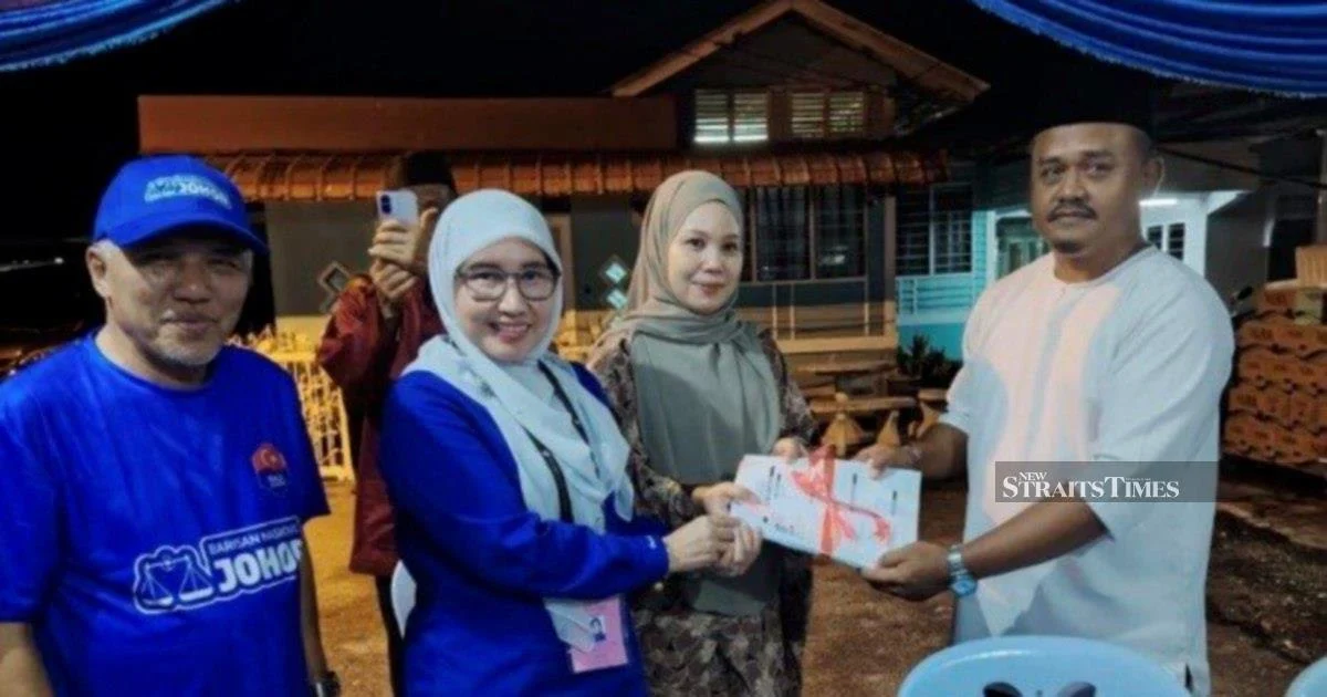 200 defectors bolster Umno's Johor campaign as BN prepares for state election