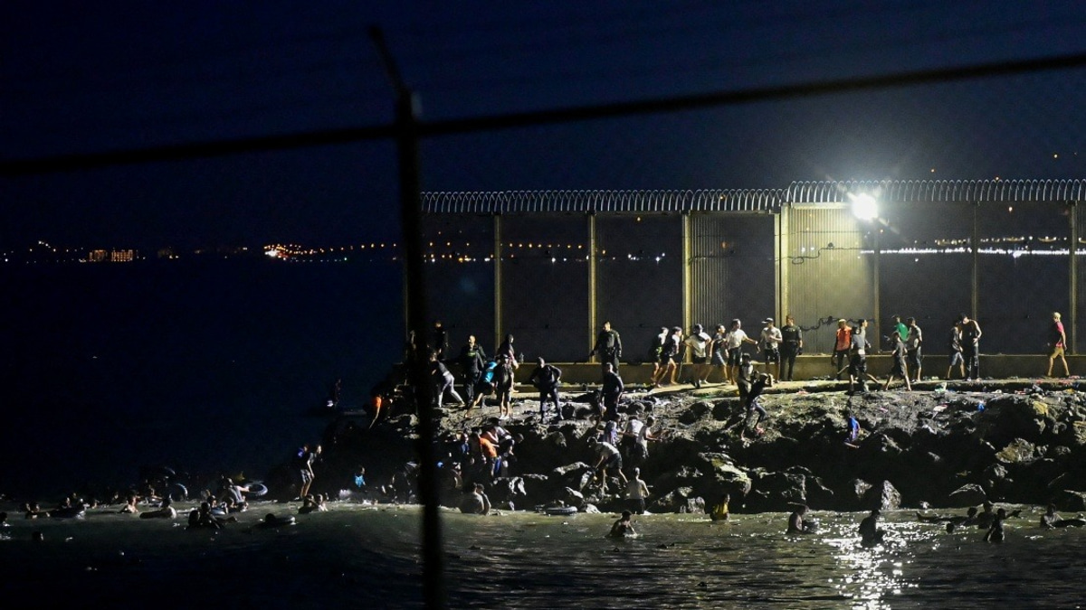 Spain Mobilises Forces As Thousands Of Moroccan Migrants Surge Toward Ceuta Enclave