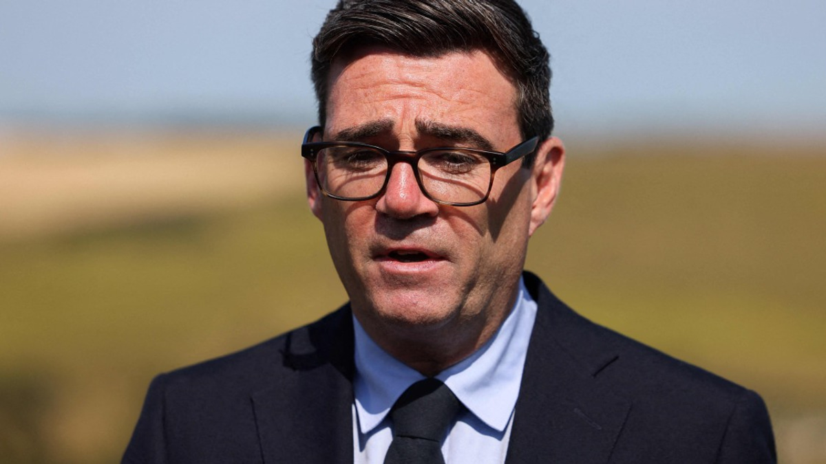 UK PM Burnham Weighs Public Inquiry Into Epstein's British Operations