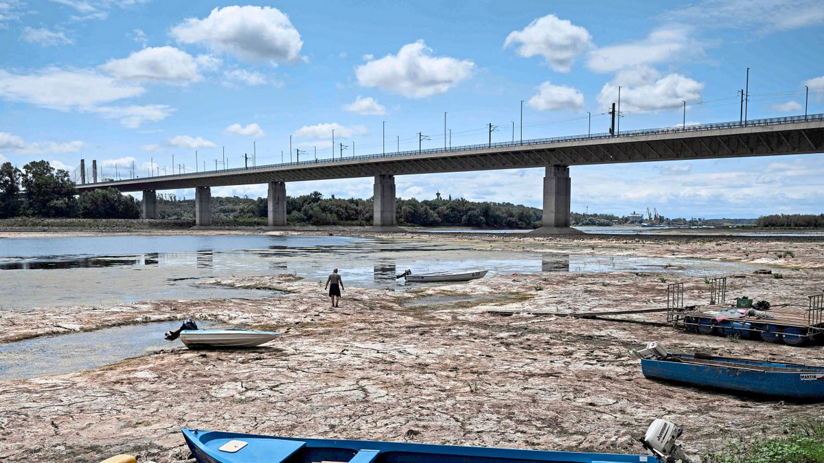 Danube's Historic Drought Exposes Hidden Dangers and Tests Europe's Climate Resilience