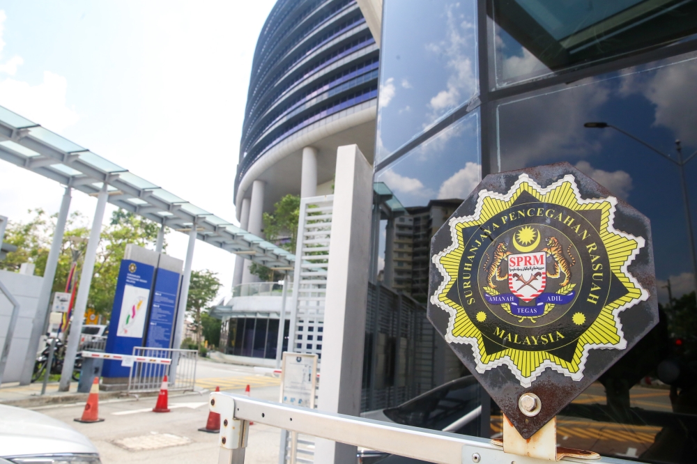 Former Civil Servant Held Over RM300,000 Aid Fraud Scheme Involving 11 Identities