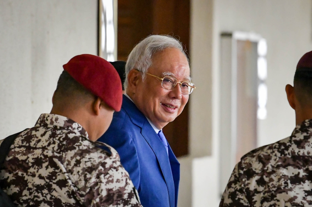 Najib Razak Undergoes Successful Coronary Procedure; Medical Team Confirms Stent Unnecessary
