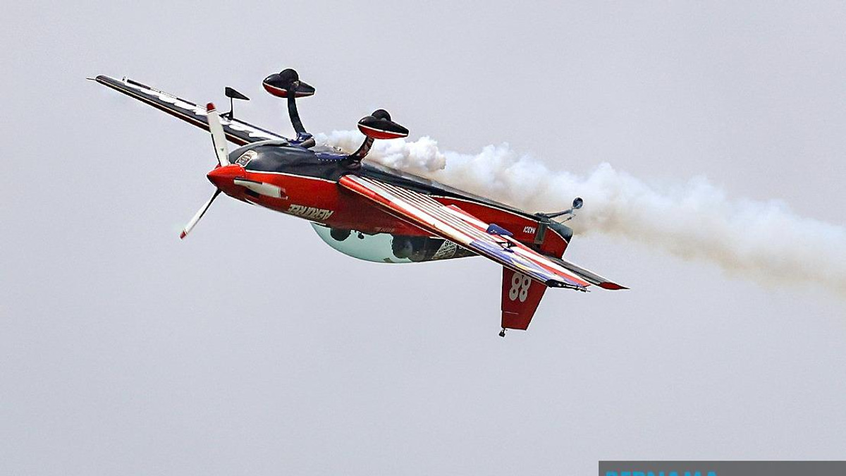 Legendary RMAF Pilot Halim Othman Stars in Inaugural Merdeka Sunset Air Show