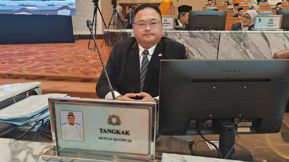 Tangkak Showdown: Incumbent PH Ee Chin Li Squared Off Against BN's How Chin Teck