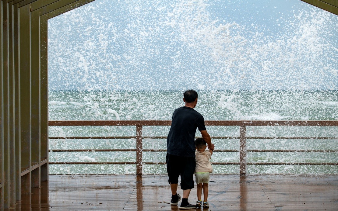 Typhoon Maysak Strikes Hainan, Halting Transport Across South China