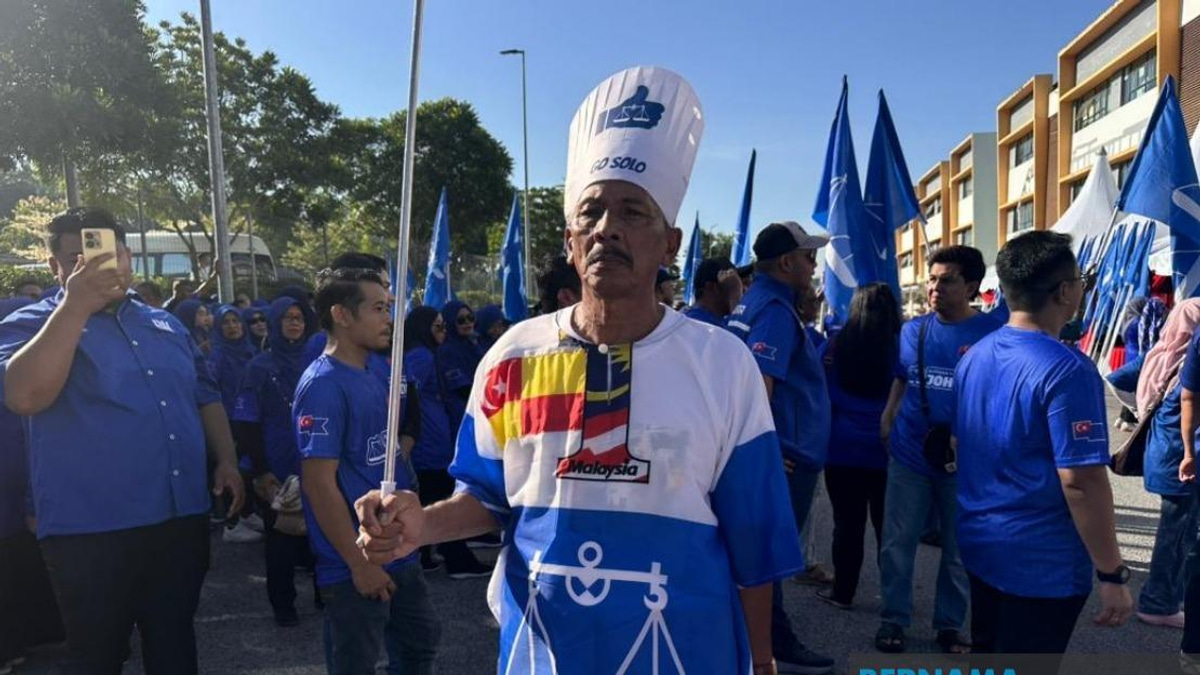 Selangor Retiree Spends Over RM500 to Support Onn Hafiz at Johor Election Nomination