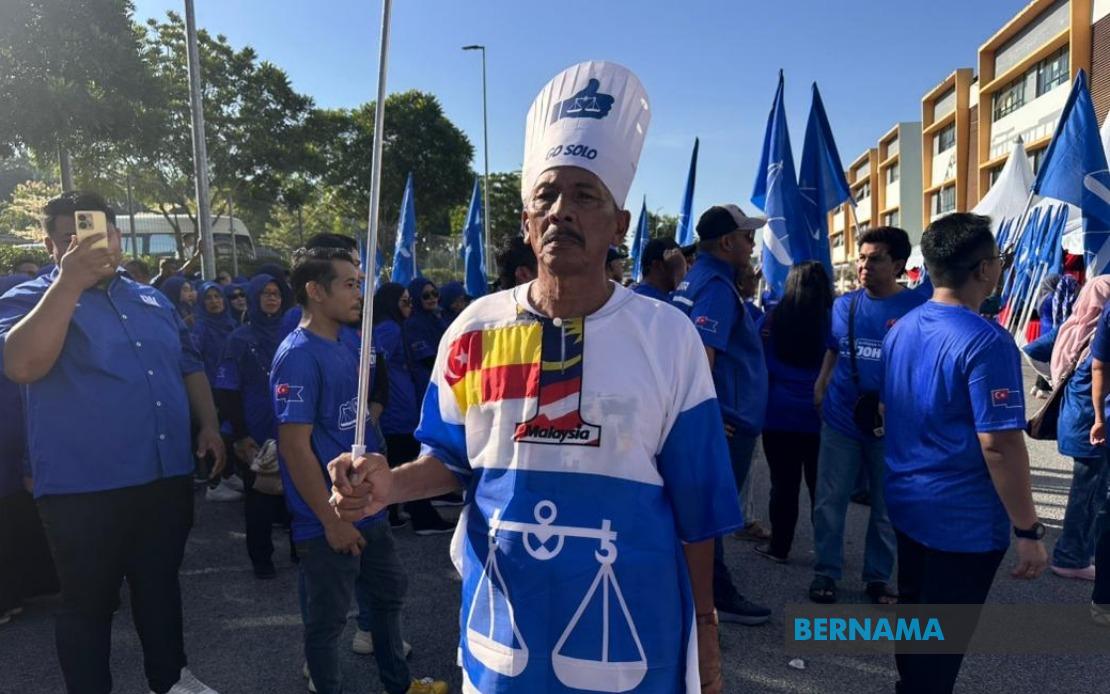 Selangor Retiree Spends Over RM500 to Support Onn Hafiz at Johor Election Nomination