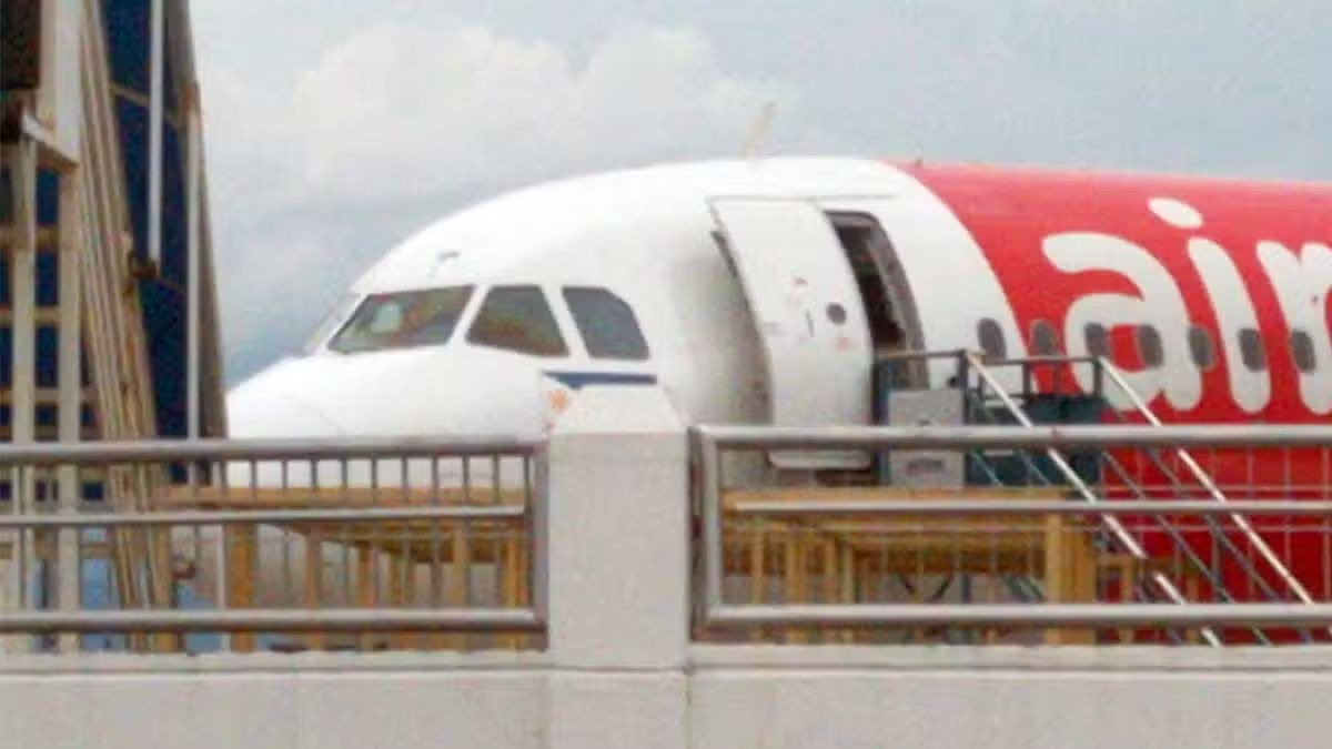 AirAsia flight from Tacloban grounded over landing gear fault