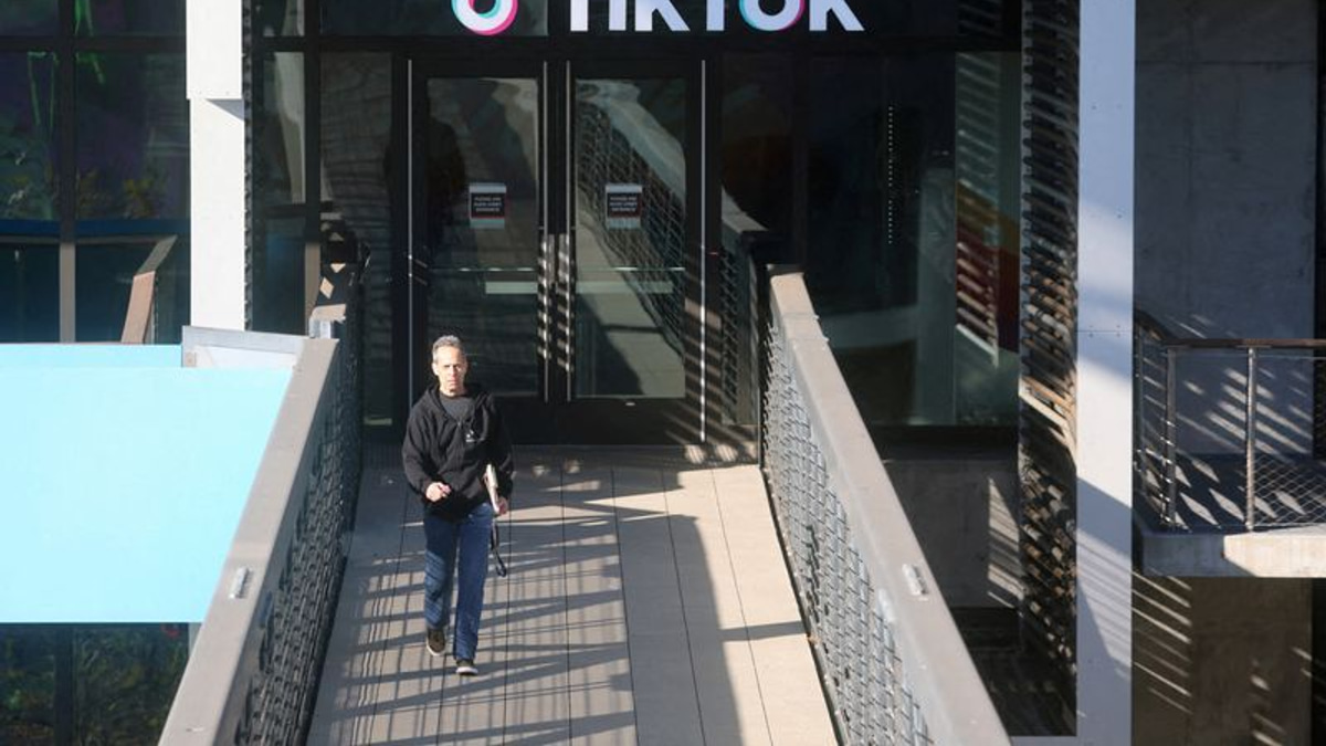 Florida sues TikTok for violating child safety law