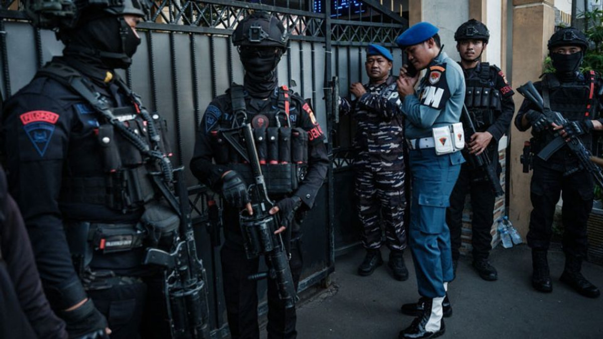 Police arrest man over bomb threat that disrupted South Jakarta school's first day