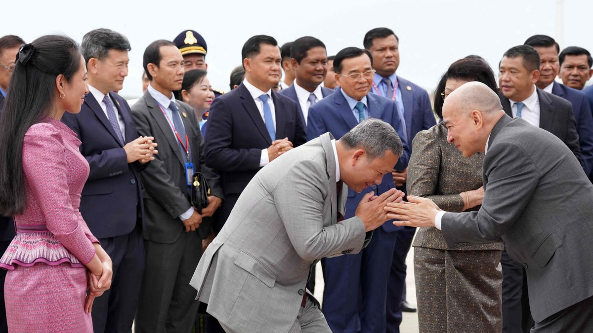 Cambodian King Returns Home After Prostate Cancer Treatment in China