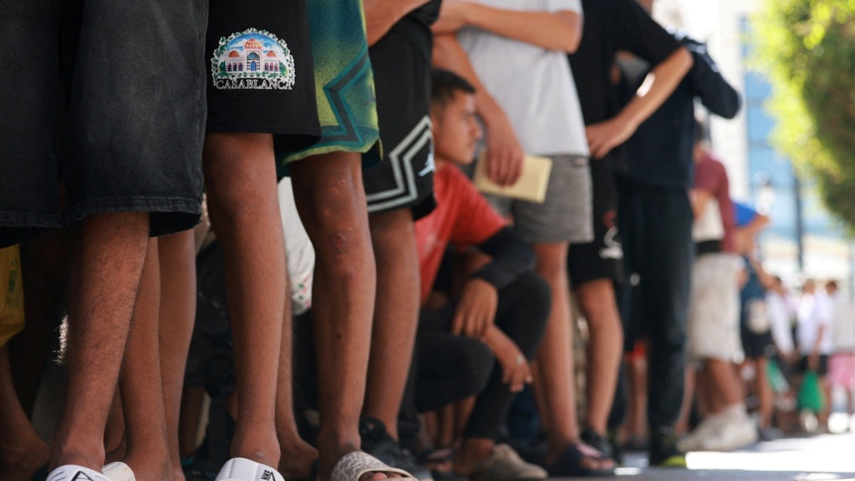 Spain Retaliates With Border Checks on Italian Travellers Amid Migration Crisis