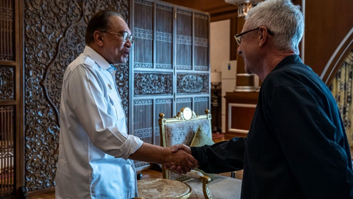 Anwar Seeks Singapore's Formula 1 Expertise Ahead of October Bahrain Grand Prix at Sepang