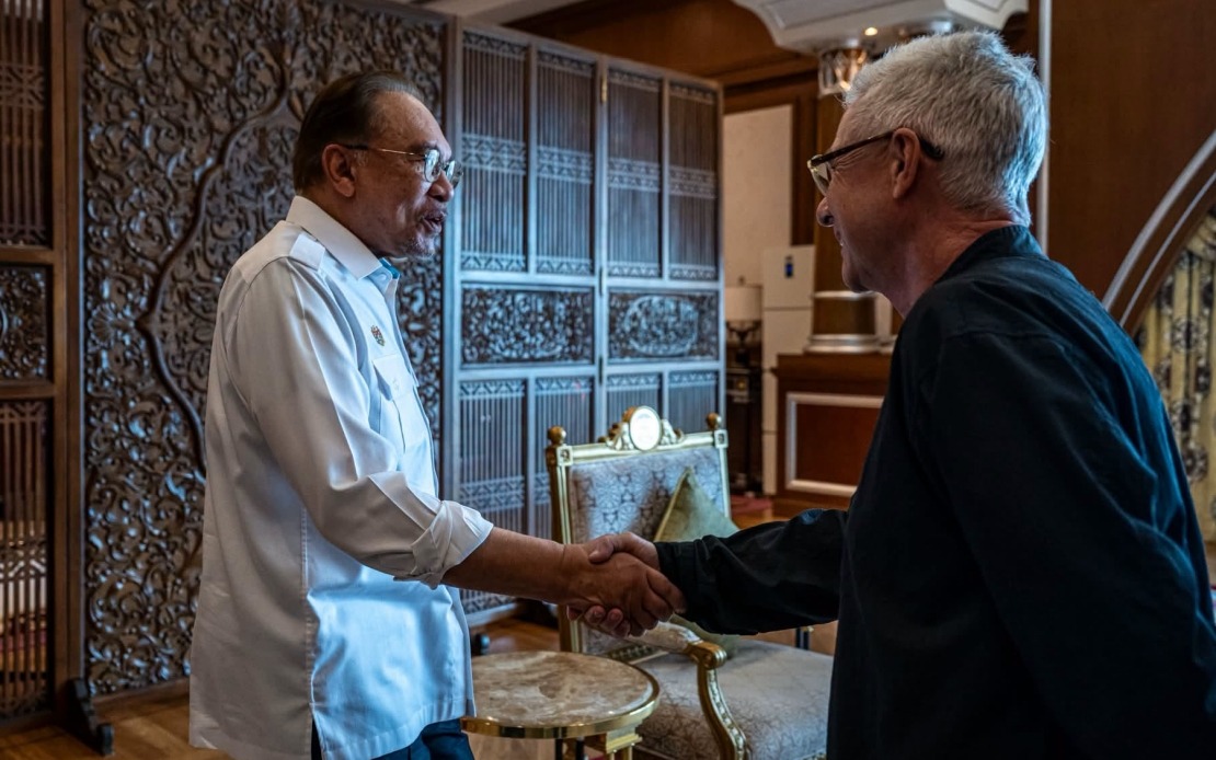Anwar Seeks Singapore's Formula 1 Expertise Ahead of October Bahrain Grand Prix at Sepang
