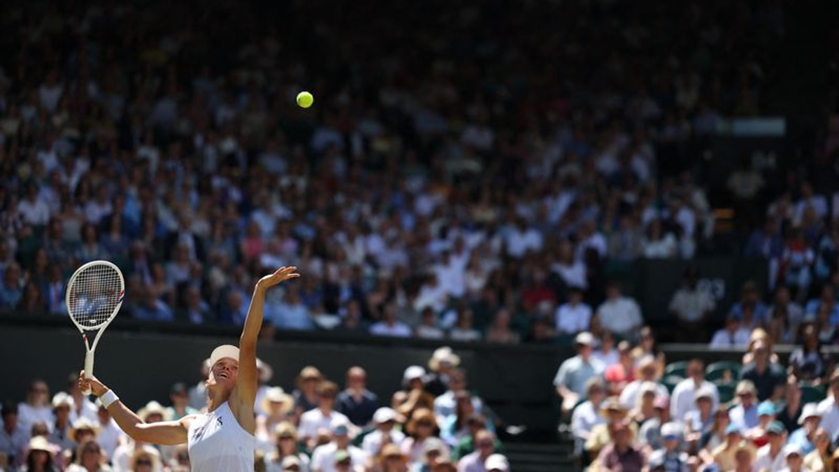 Rising Filipino star Eala stuns defending champion Swiatek at Wimbledon