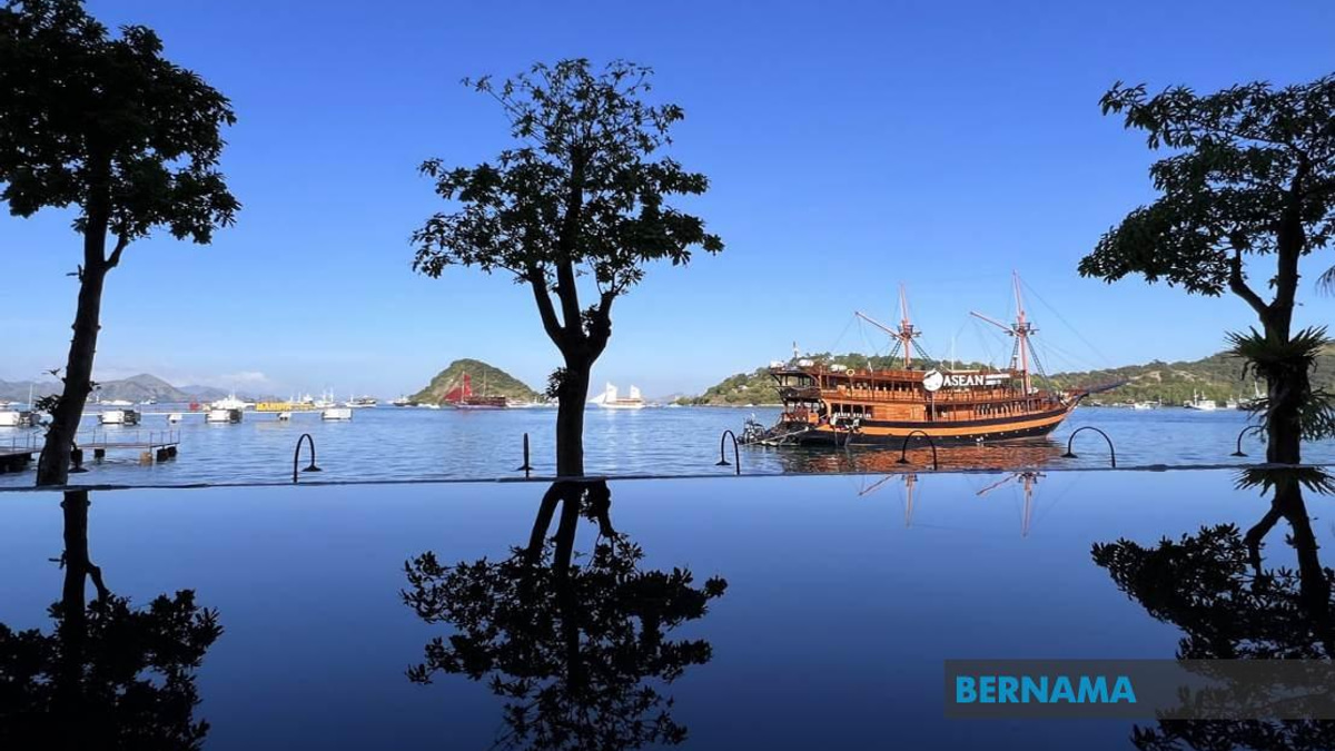 Southeast Asia's Economic Momentum: Indonesia Tackles Waste, Region Pursues Green Energy and Trade Growth