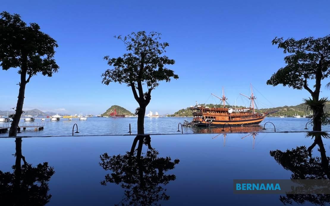 Southeast Asia's Economic Momentum: Indonesia Tackles Waste, Region Pursues Green Energy and Trade Growth