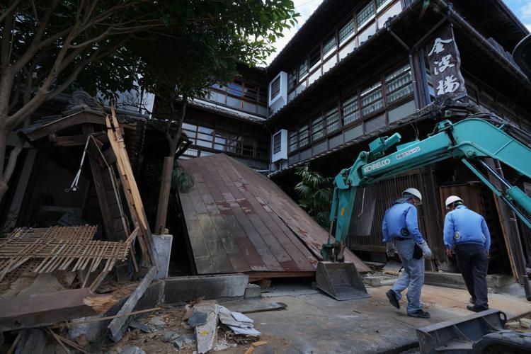 Heat-related death adds to Kumamoto earthquake toll as rescue efforts persist