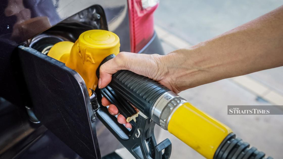 Malaysia Shields Motorists from Oil Price Surge with RM50 Billion Annual Fuel Subsidy