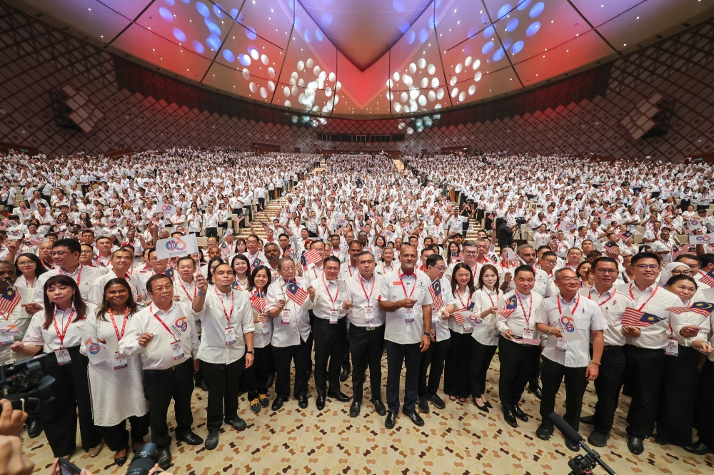 DAP's Sangeet Challenges Coalition Unity Under Anwar's Leadership, Warns of Umno Empowerment