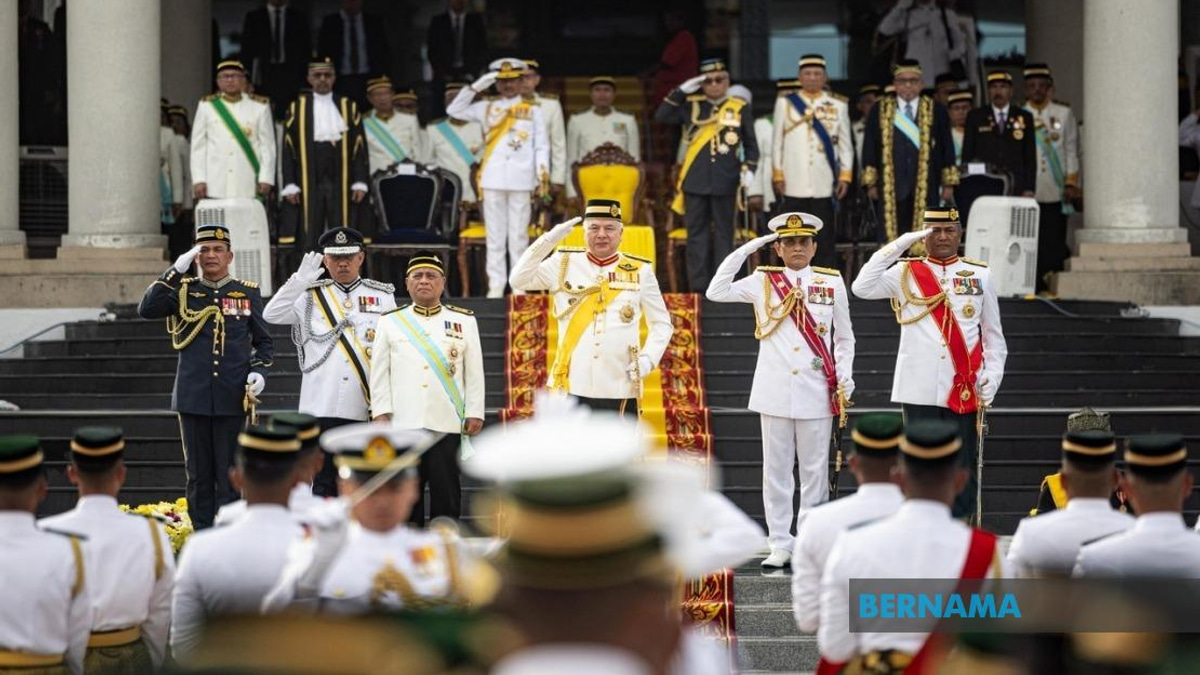 Sultan Nazrin Presides Over Perak Warriors' Day Celebration, Inaugurates New Mosque