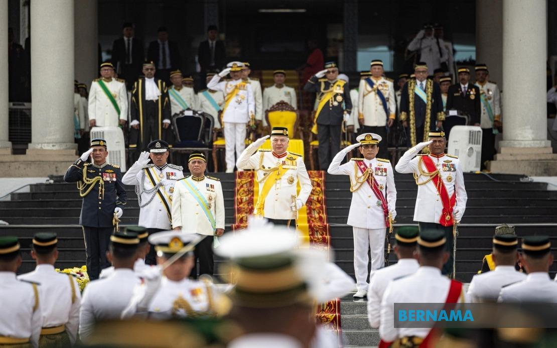 Sultan Nazrin Presides Over Perak Warriors' Day Celebration, Inaugurates New Mosque