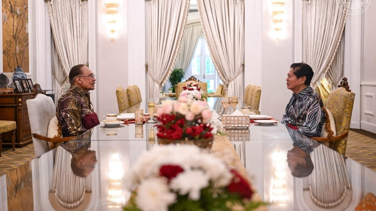 Anwar Concludes Penang Visit With Tea Reception at Governor's Official Residence