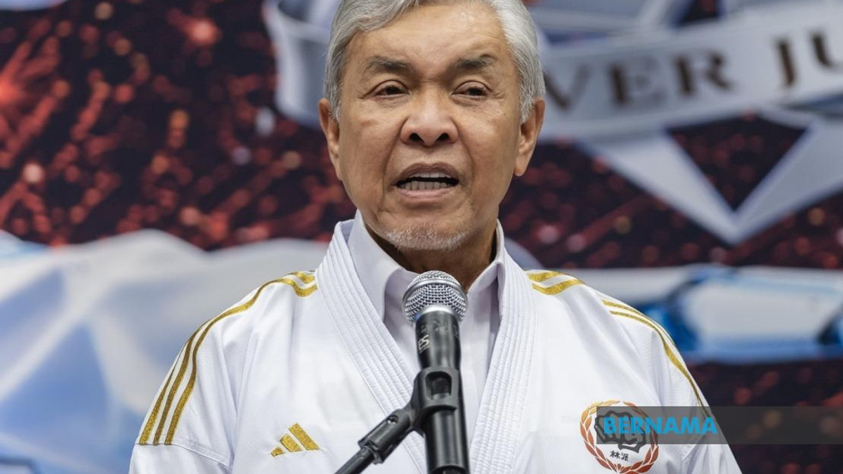 BN Takes Measured Approach as Pre-Election Defections Continue