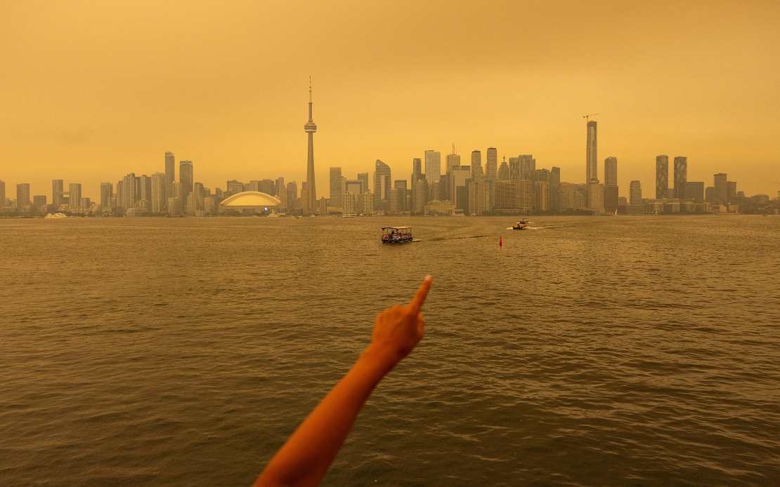 Ontario Wildfires Blanket Canadian Cities in Hazardous Smog, Disrupt Railway Operations