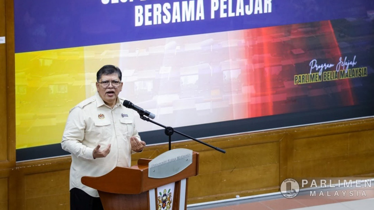 Parliament Must Model Democracy for Youth, Says Dewan Rakyat Speaker