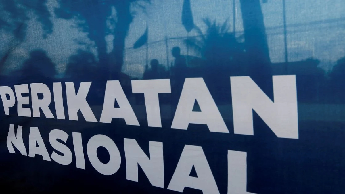 Azmin and Radzi Exit Senior PN Leadership Posts in Coalition Overhaul