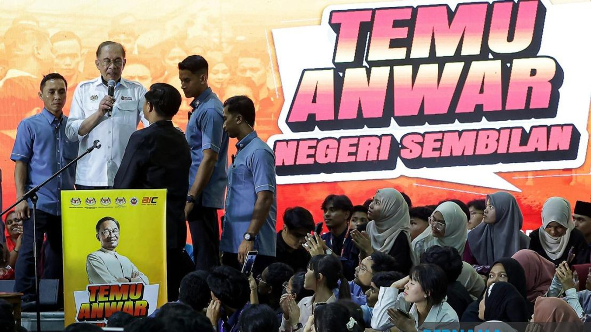 PM Anwar Pushes For Grassroots Share of F1 Economic Gains