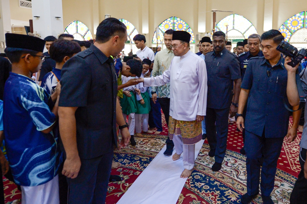 Malaysia's Second-Quarter GDP Growth Reaches 5.8%, PM Thanks Nation During Nilai Prayers