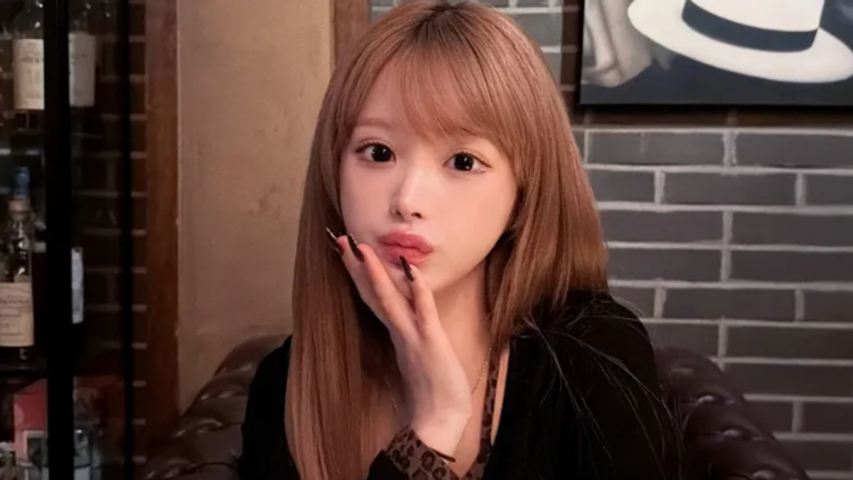 K-pop Influencer's Death During TikTok Livestream Raises Questions About Fan Culture and Online Vulnerability