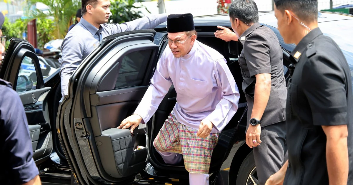 Anwar urges Johor election candidates to campaign with humility and integrity