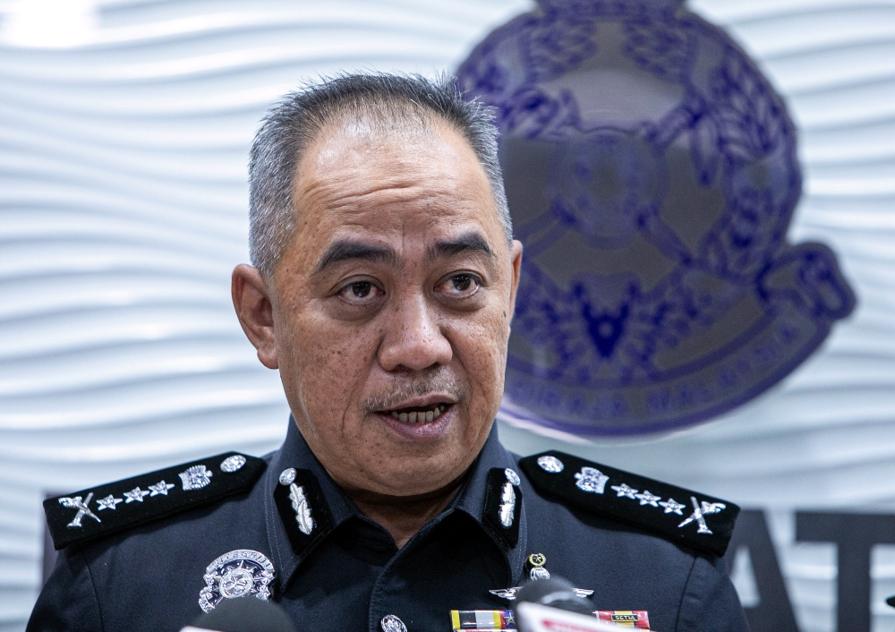 Perak Police Dismantle Love Scam Operations, Detain 12 Chinese Nationals in Ipoh