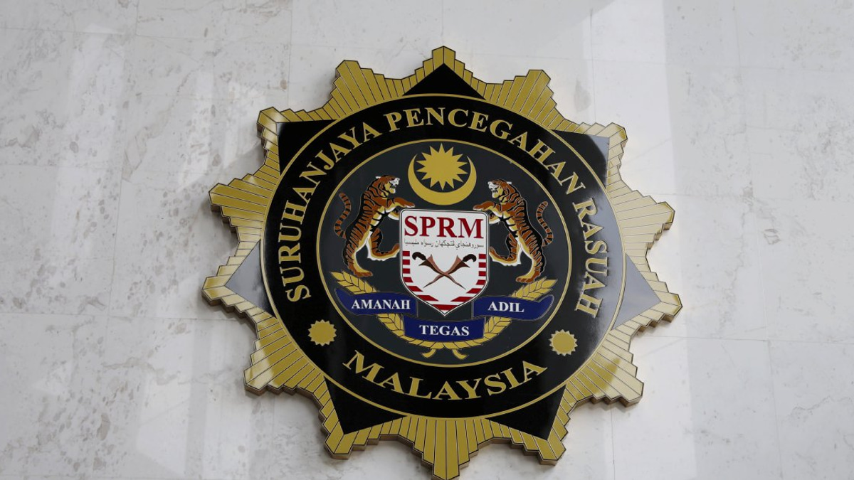 Prison Officer Held Over RM3,000 Bribery Scheme to Smuggle Contraband Into Jail