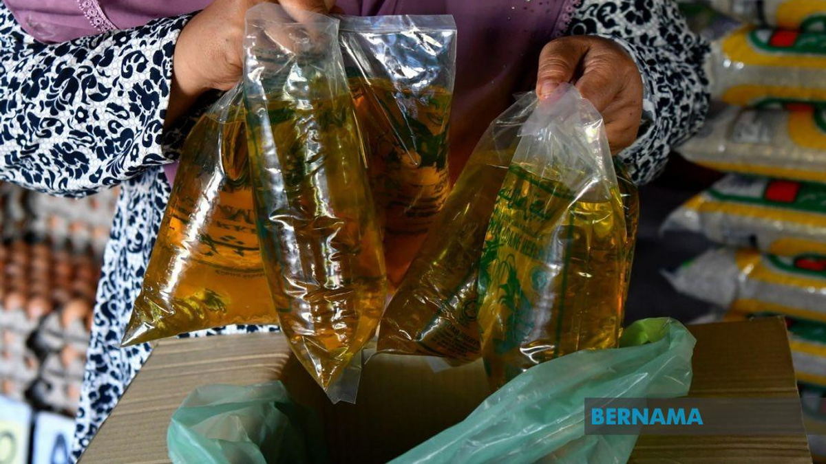 KPDN to Review PAC Findings on Cooking Oil Subsidies and Price Controls