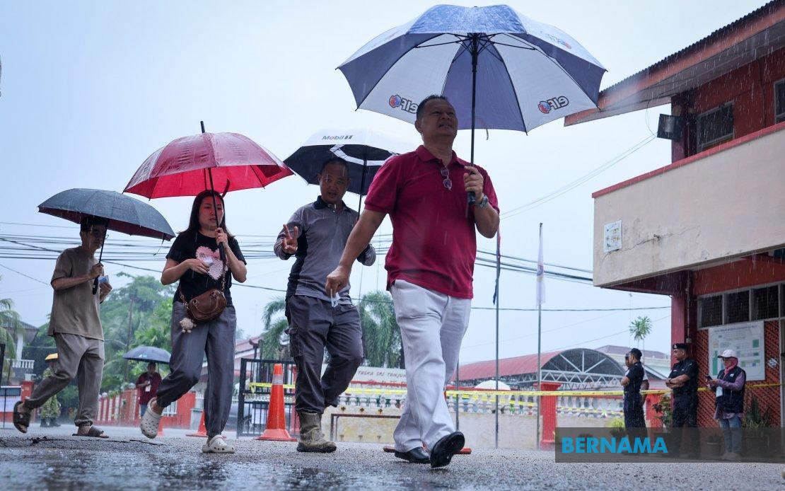 Johor State Election Proceeds Amid Mixed Weather Conditions as 2.7 Million Voters Head to Polls