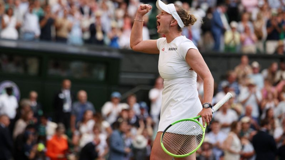 Krejcikova Survives Comeback Bid From Rising Star Andreeva to Reach Wimbledon Third Round