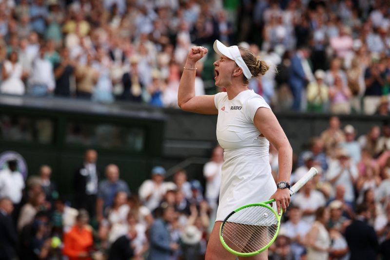 Krejcikova Survives Comeback Bid From Rising Star Andreeva to Reach Wimbledon Third Round