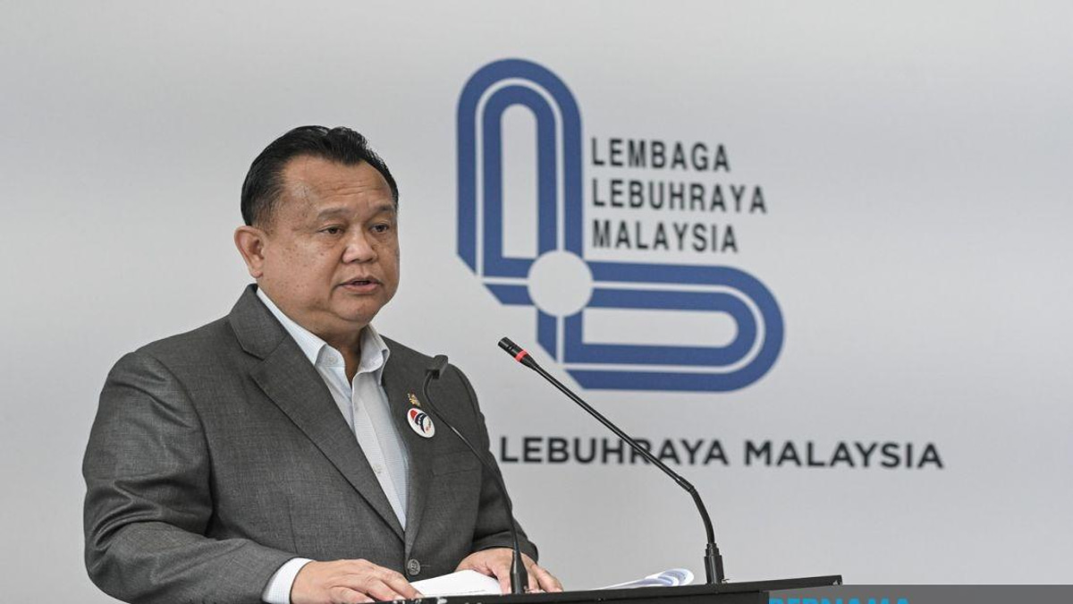 Government Invests RM25.2 Million in Solar LED Highway Lights to Combat Road Accidents