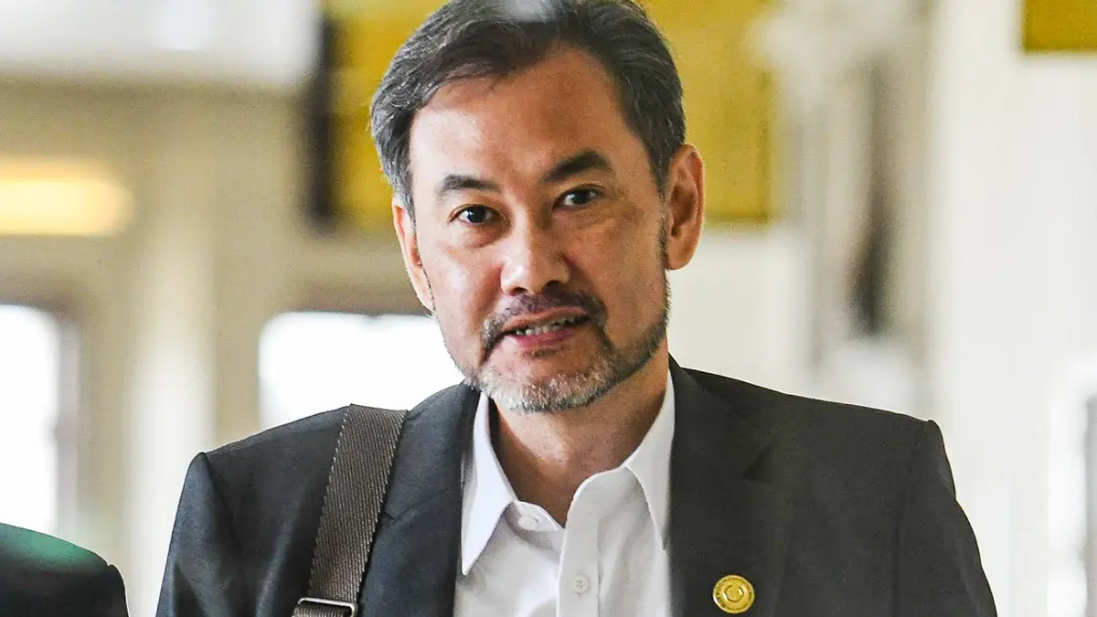 Former 1MDB Chief Denies Giving Jho Low Prime Minister-like Status